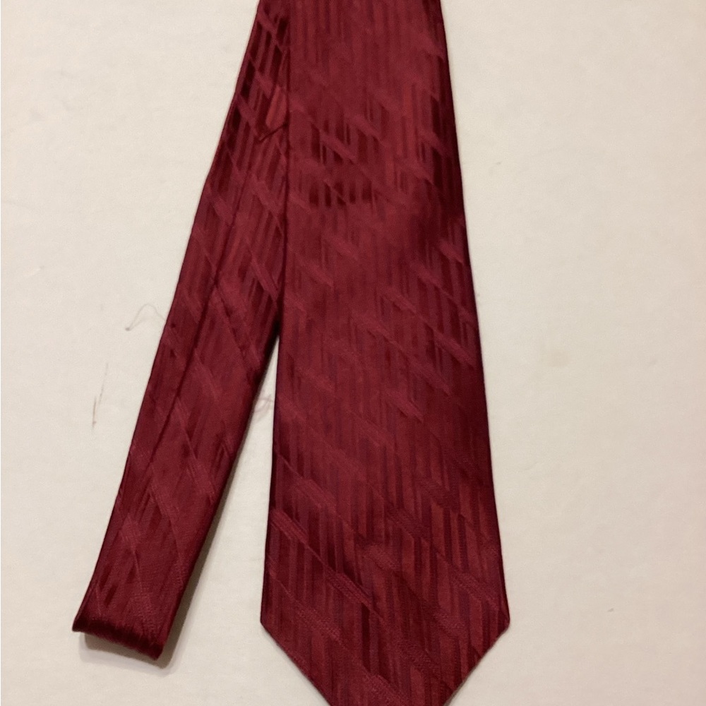 Red Classic Tie for Timeless Elegance